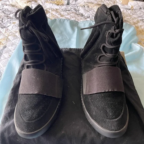 Yeezy | Shoes | Yeezy Boost 75 Triple Black | Poshmark display picture 1